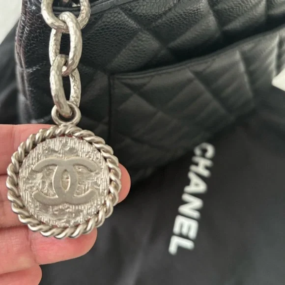 CHANEL Medallion handbag - Picture 8 of 9